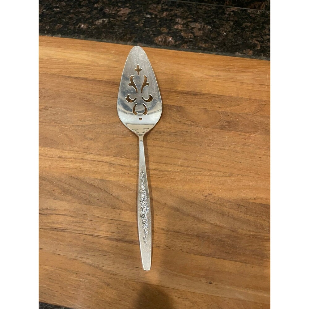 International Deep Silver LAUREL MIST pie server